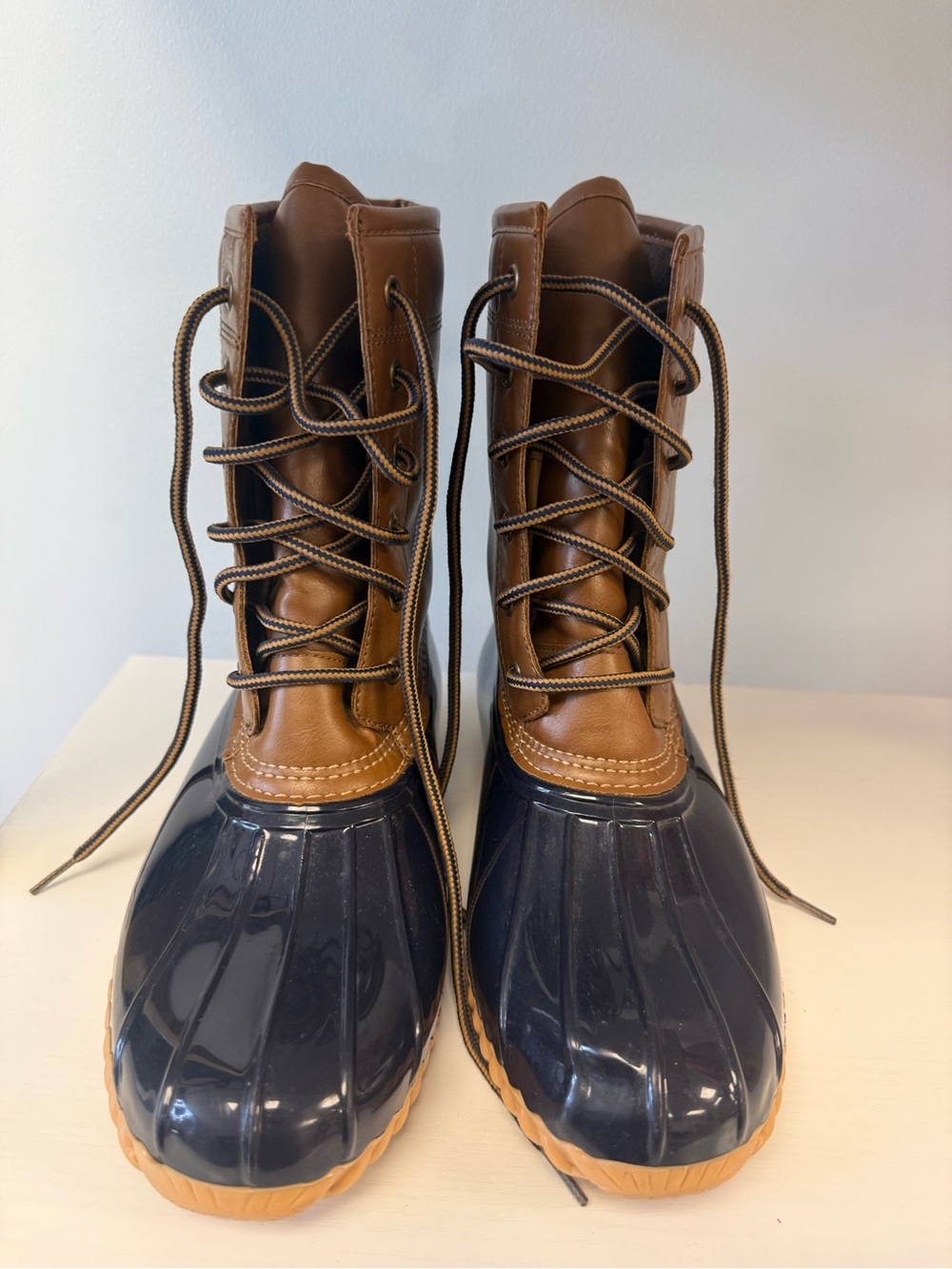 Classic totes Duck rain Boots in Brown and Navy size 9